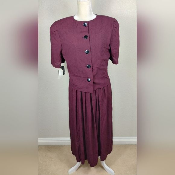 Vintage Dress Savvy Misses Burgundy Slip On Pleated Shoulder Suit - Picture 1 of 16